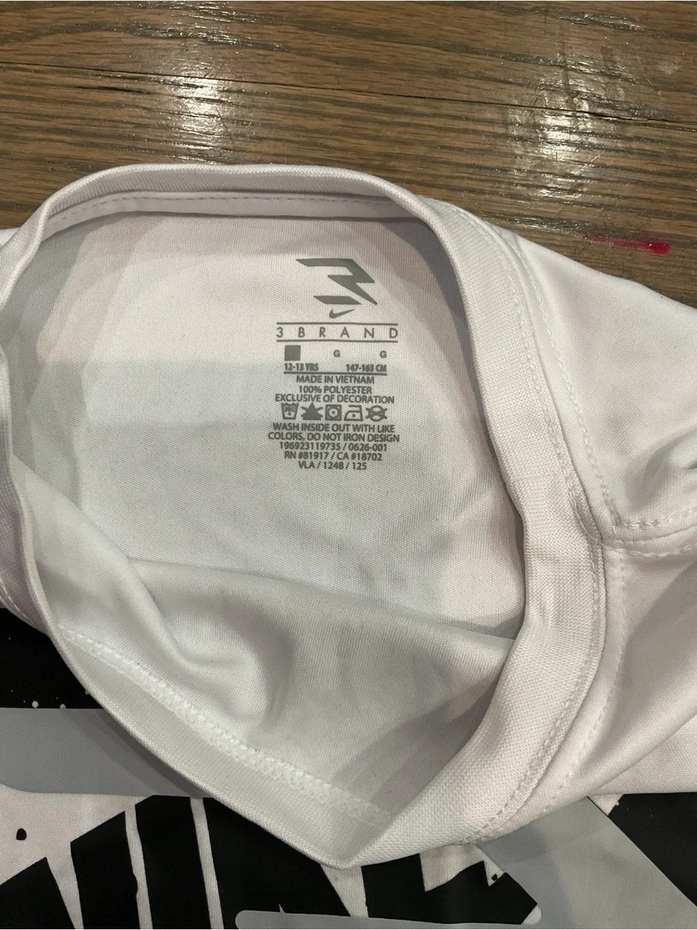 Nike Boys White Graphic Shirt Size L (12–13 Years)